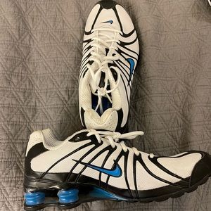 Nike Shock Men’s 11 NEW